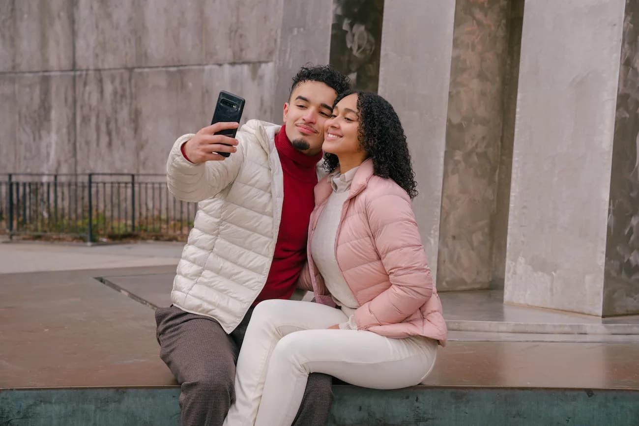 Online dating safety tips